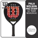 Pala de Padel Wilson Pro Staff V2 Team Negro/Rojo

Precio: USD 160

La pala de Padel Wilson Pro Staff V2 Team Negro/Rojo favorece el juego de control en los niveles principiante e intermedio. 

Es una pala con un balance bajo que favorece el estilo de juego de control. Su amplio punto dulce facilita las bandejas y las voleas de gran precisión.

Los agujeros se distribuyen extensamente sobre las caras. Esto la hace más ligera y muy confiable en los ataques y las devoluciones

El marco es de fibra de vidrio de alta resistencia. Esto facilita un uso muy intenso, sin deterioros por los constantes impactos contra las paredes de la cancha.

Las caras incorporan una textura áspera que facilita el enganche y los despidos muy veloces de la pelota.

El núcleo incluye goma EVA soft. Esto proporciona un tacto muy confortable y amortigua por completo las vibraciones.

El cuello tiene un orificio triangular, que propicia una mejor previsión de la trayectoria de la pelota.

Características:
Nivel de Juego: Iniciación – Intermedio
Tipo de Juego: Control
Forma: Redonda
Balance: Bajo
Marco: Fibra de Vidrio
Cara: Fibra de Vidrio
Núcleo: Soft Eva
Acabado: Liso
Perfil: 38 mm.
Peso: 370 grs.

TPUY

#padel #padeluruguay #padelwilson #wilson #padelmasculino #padelfemenino #wilsonprostaff #prostaffv2